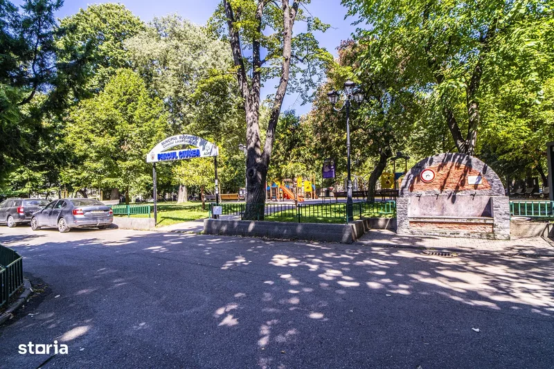 Vatra Luminoasa, Maior Coravu, et. 3, decomandat.